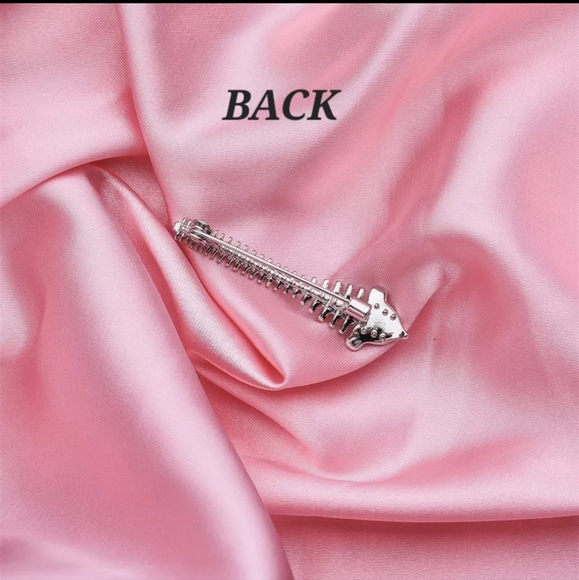 Metal Spine Brooch Pin - Picture 6 of 6